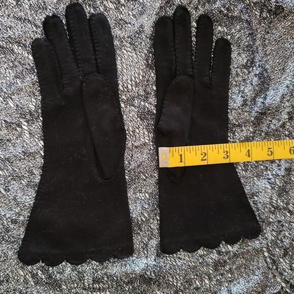 VNTG Black Soft Nylon Gloves - Picture 6 of 6